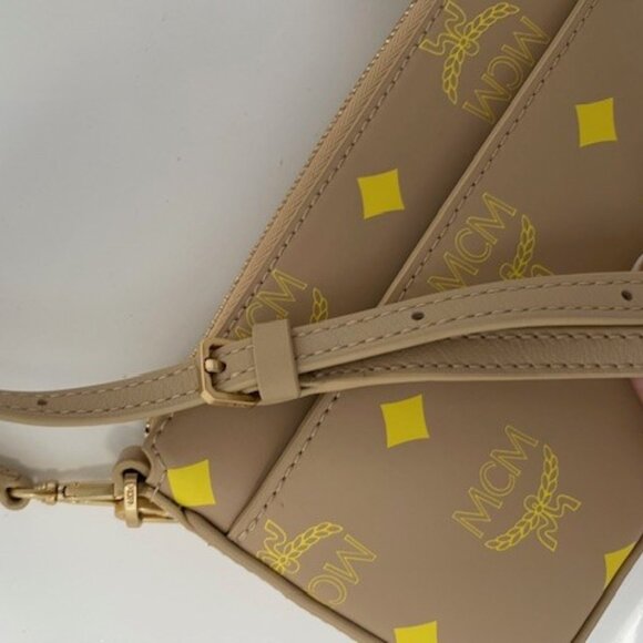 MCM - Mini bag NEW w/tags GIFTABLE ! - Picture 5 of 9